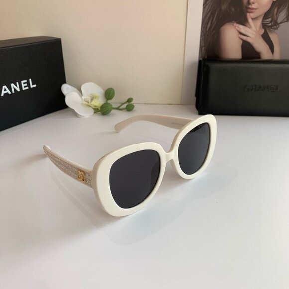 Iconic Chanel Black & Cream Eyewear - Picture 1 of 8